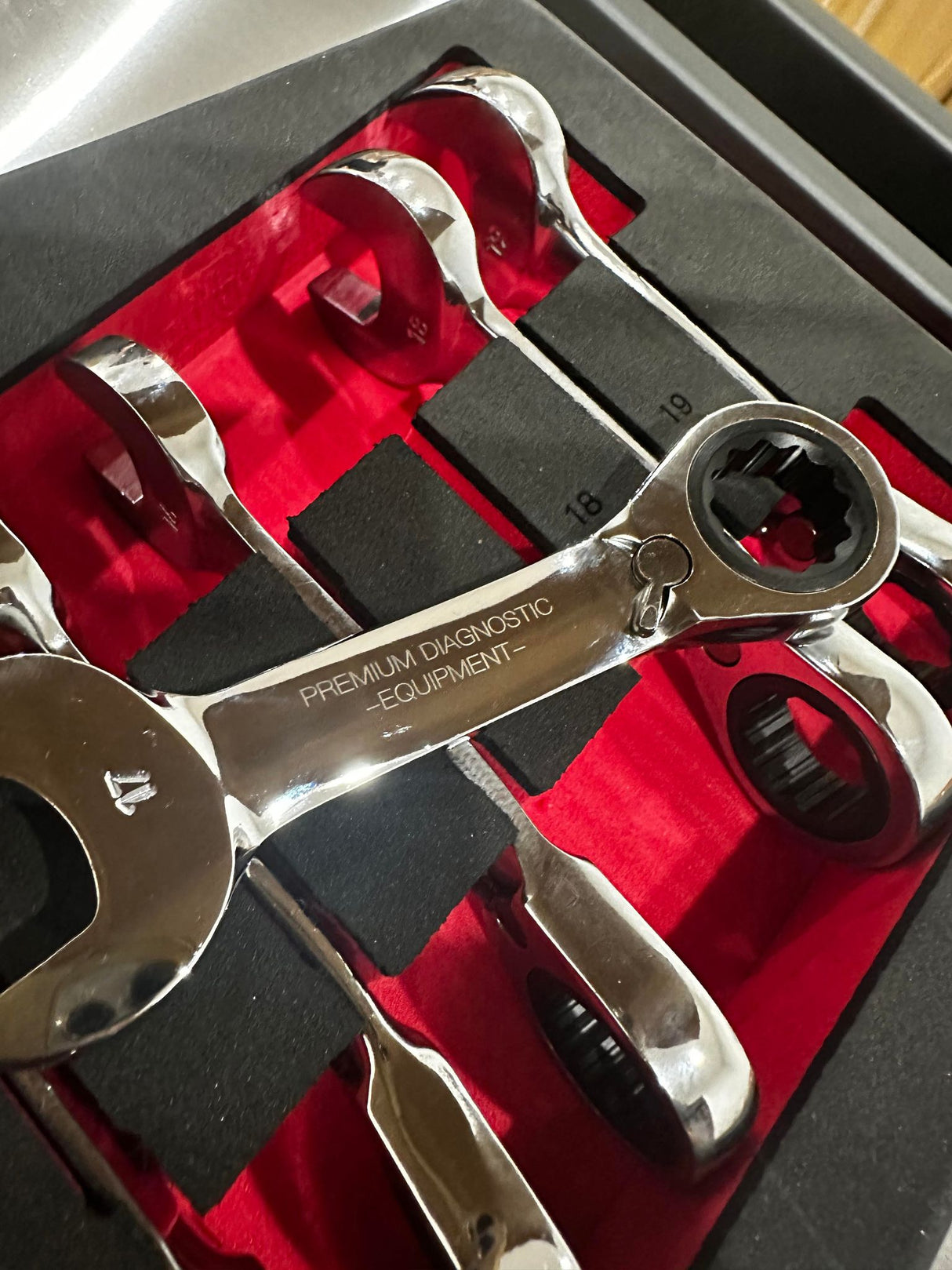 Stubby ratchet spanner tool set in eva foam tray