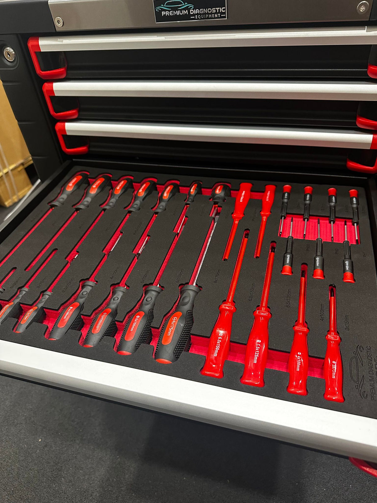 insulated screwdrivers and screwdriver tool kit in foam tray cut out for toolbox 