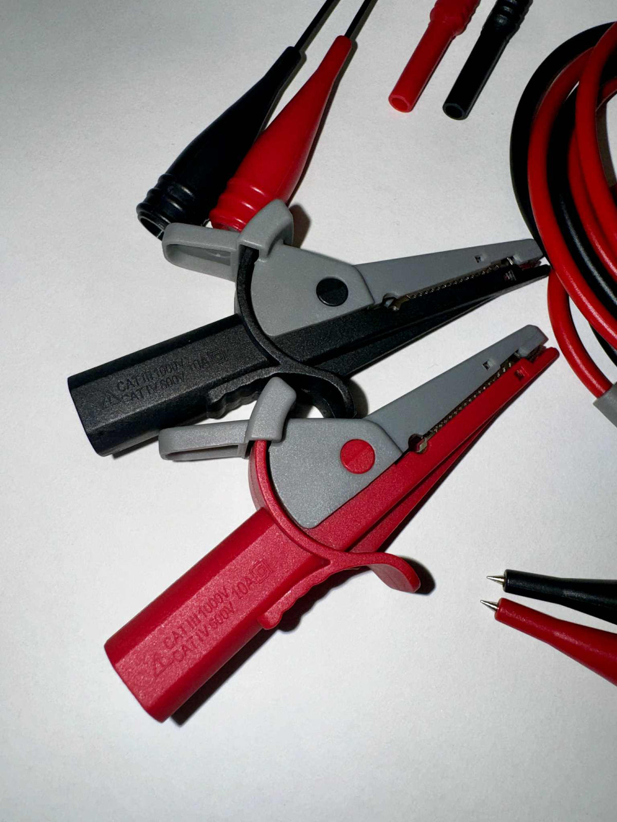 Set of electrical test leads with clamps